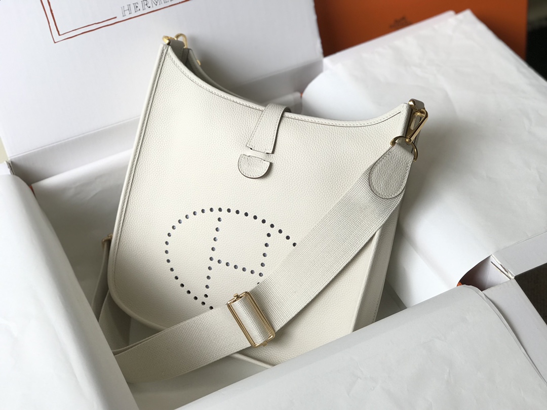 Hermes Evelyne III 29 PM Shoulder Bag In White Clemence Leather